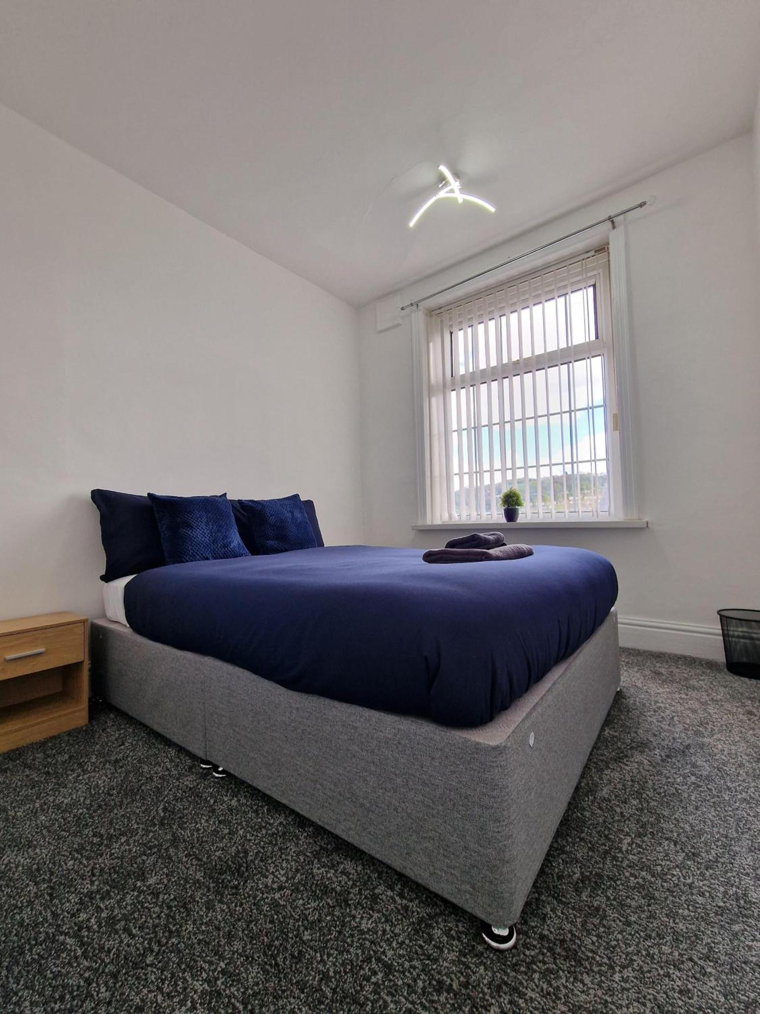 Stylish 4 Double Bedroom House In Bradford, Views Of Hillside And Parking شيبلي المظهر الخارجي الصورة