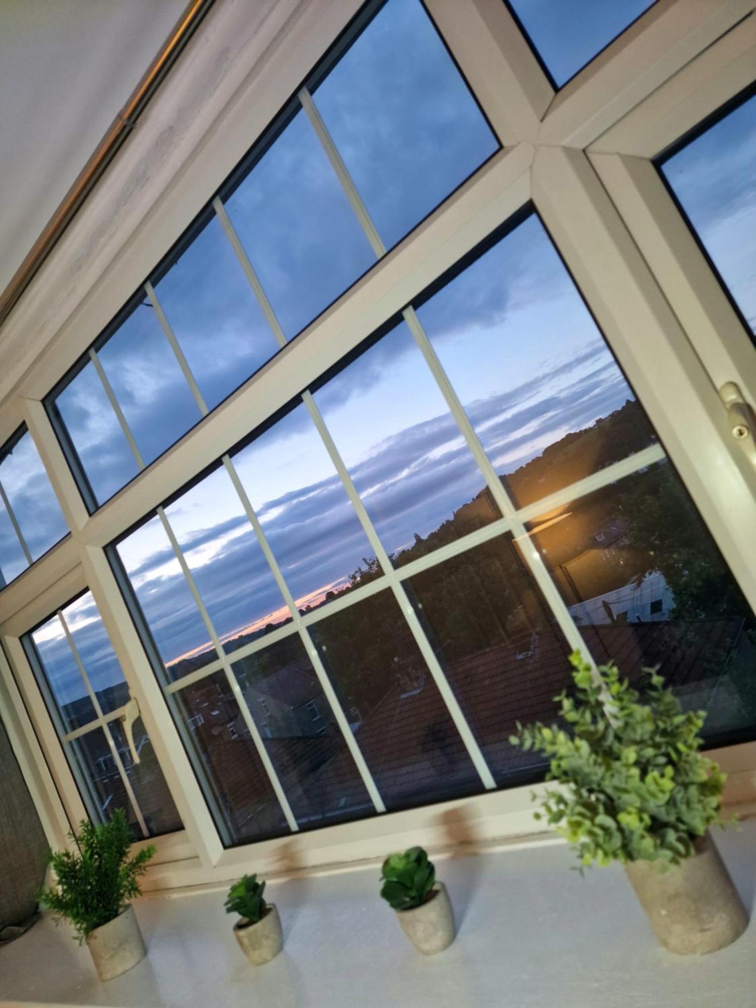 Stylish 4 Double Bedroom House In Bradford, Views Of Hillside And Parking شيبلي المظهر الخارجي الصورة